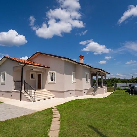 Holiday House Leana パジン エクステリア 写真
