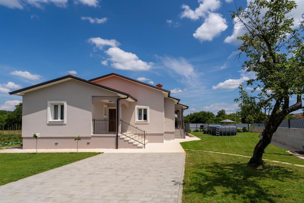 Holiday House Leana パジン エクステリア 写真